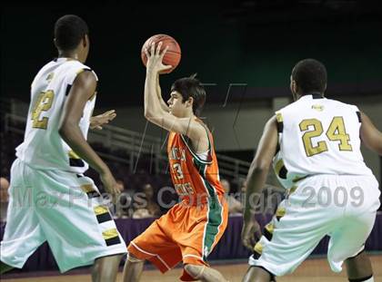 Thumbnail 3 in Shelby vs. East Lincoln (NCHSAA 2A West Final) photogallery.
