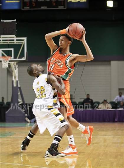 Thumbnail 1 in Shelby vs. East Lincoln (NCHSAA 2A West Final) photogallery.
