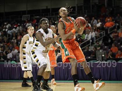 Thumbnail 3 in Shelby vs. East Lincoln (NCHSAA 2A West Final) photogallery.