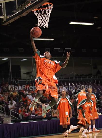 Thumbnail 3 in Shelby vs. East Lincoln (NCHSAA 2A West Final) photogallery.