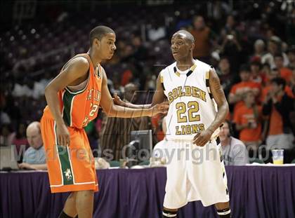Thumbnail 1 in Shelby vs. East Lincoln (NCHSAA 2A West Final) photogallery.