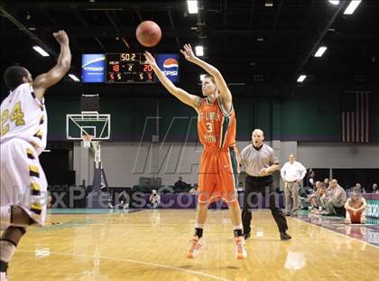 Thumbnail 2 in Shelby vs. East Lincoln (NCHSAA 2A West Final) photogallery.