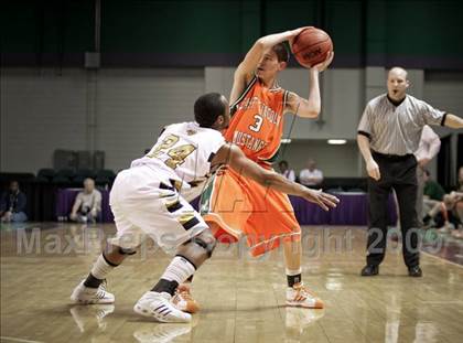 Thumbnail 3 in Shelby vs. East Lincoln (NCHSAA 2A West Final) photogallery.