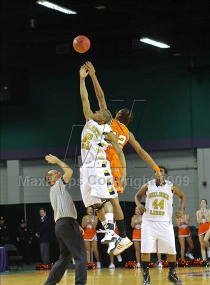 Thumbnail 2 in Shelby vs. East Lincoln (NCHSAA 2A West Final) photogallery.