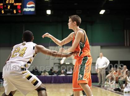 Thumbnail 2 in Shelby vs. East Lincoln (NCHSAA 2A West Final) photogallery.