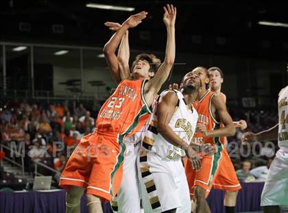 Thumbnail 3 in Shelby vs. East Lincoln (NCHSAA 2A West Final) photogallery.