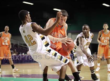 Thumbnail 1 in Shelby vs. East Lincoln (NCHSAA 2A West Final) photogallery.