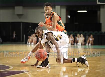 Thumbnail 2 in Shelby vs. East Lincoln (NCHSAA 2A West Final) photogallery.