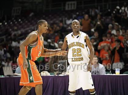 Thumbnail 2 in Shelby vs. East Lincoln (NCHSAA 2A West Final) photogallery.