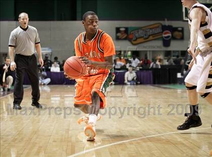 Thumbnail 1 in Shelby vs. East Lincoln (NCHSAA 2A West Final) photogallery.