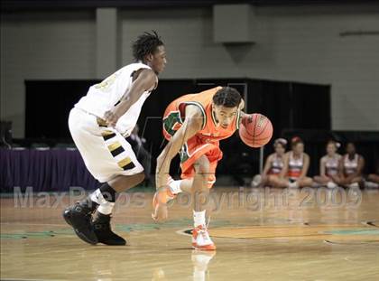 Thumbnail 2 in Shelby vs. East Lincoln (NCHSAA 2A West Final) photogallery.