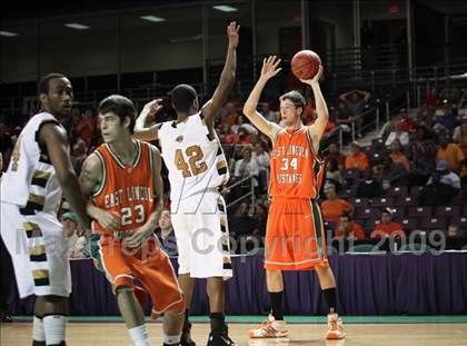 Thumbnail 1 in Shelby vs. East Lincoln (NCHSAA 2A West Final) photogallery.