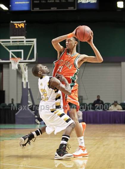 Thumbnail 2 in Shelby vs. East Lincoln (NCHSAA 2A West Final) photogallery.