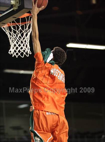 Thumbnail 2 in Shelby vs. East Lincoln (NCHSAA 2A West Final) photogallery.