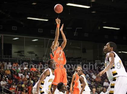 Thumbnail 3 in Shelby vs. East Lincoln (NCHSAA 2A West Final) photogallery.