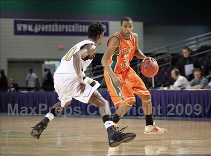 Thumbnail 3 in Shelby vs. East Lincoln (NCHSAA 2A West Final) photogallery.