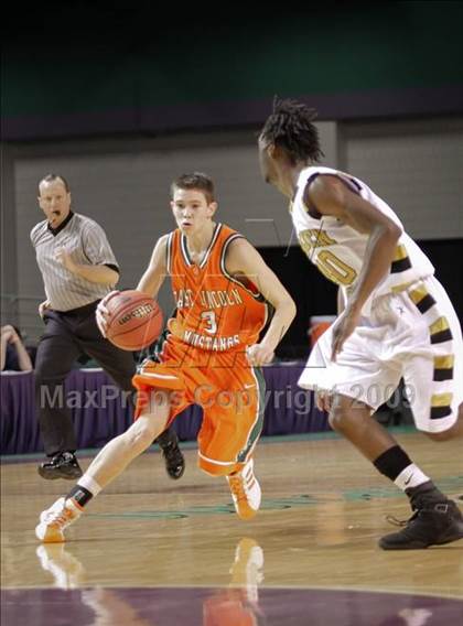 Thumbnail 1 in Shelby vs. East Lincoln (NCHSAA 2A West Final) photogallery.