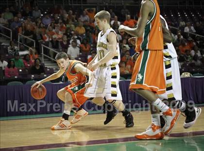Thumbnail 1 in Shelby vs. East Lincoln (NCHSAA 2A West Final) photogallery.