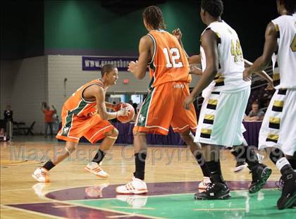Thumbnail 2 in Shelby vs. East Lincoln (NCHSAA 2A West Final) photogallery.