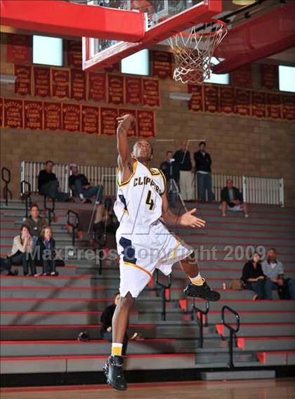 Thumbnail 1 in Xaverian vs Parker (MaxPreps Holiday Classic) photogallery.