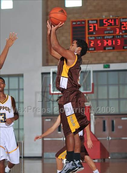 Thumbnail 2 in Xaverian vs Parker (MaxPreps Holiday Classic) photogallery.