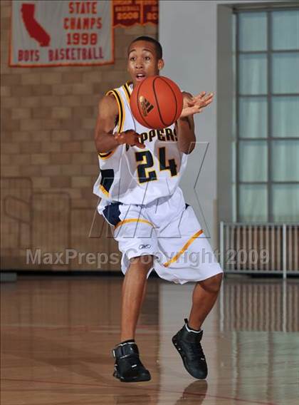 Thumbnail 3 in Xaverian vs Parker (MaxPreps Holiday Classic) photogallery.