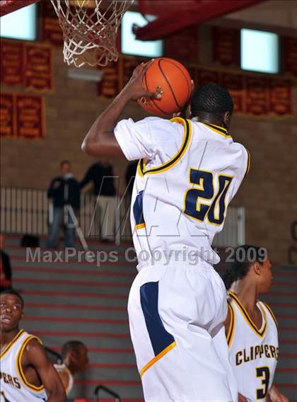 Thumbnail 3 in Xaverian vs Parker (MaxPreps Holiday Classic) photogallery.