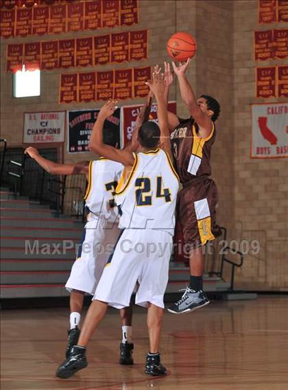 Thumbnail 2 in Xaverian vs Parker (MaxPreps Holiday Classic) photogallery.
