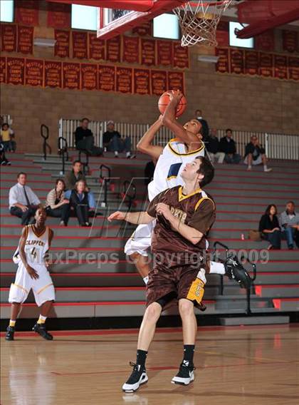 Thumbnail 3 in Xaverian vs Parker (MaxPreps Holiday Classic) photogallery.