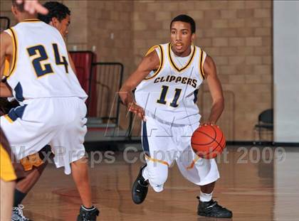 Thumbnail 3 in Xaverian vs Parker (MaxPreps Holiday Classic) photogallery.