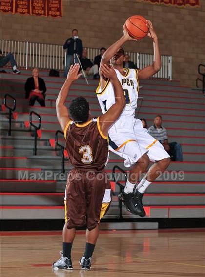Thumbnail 1 in Xaverian vs Parker (MaxPreps Holiday Classic) photogallery.
