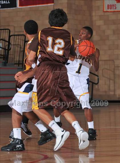 Thumbnail 3 in Xaverian vs Parker (MaxPreps Holiday Classic) photogallery.