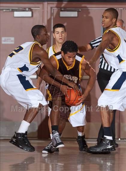 Thumbnail 2 in Xaverian vs Parker (MaxPreps Holiday Classic) photogallery.