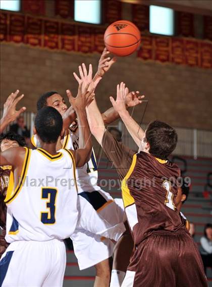 Thumbnail 3 in Xaverian vs Parker (MaxPreps Holiday Classic) photogallery.