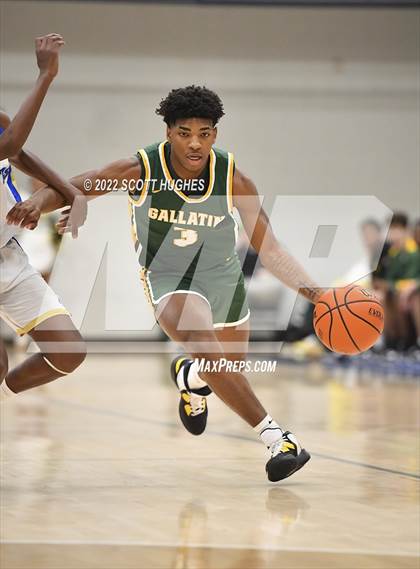 Thumbnail 2 in Gallatin @ Wilson Central photogallery.
