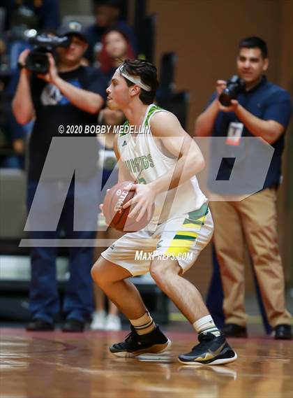 Thumbnail 3 in Delano vs. Kingsburg (CIF D4 Central Section Championship) photogallery.