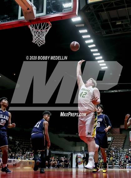 Thumbnail 3 in Delano vs. Kingsburg (CIF D4 Central Section Championship) photogallery.