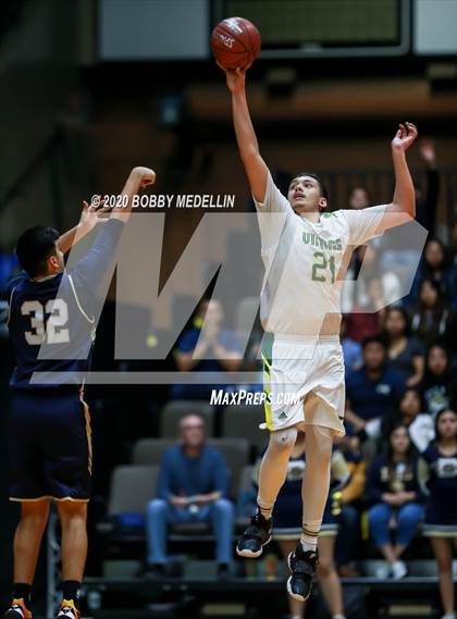 Thumbnail 1 in Delano vs. Kingsburg (CIF D4 Central Section Championship) photogallery.