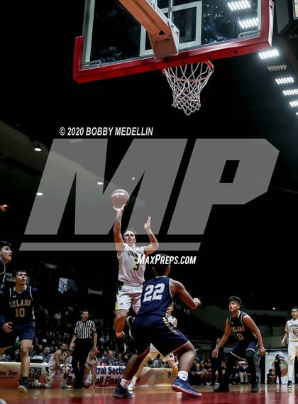 Thumbnail 2 in Delano vs. Kingsburg (CIF D4 Central Section Championship) photogallery.
