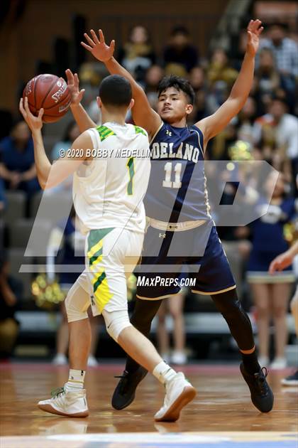 Thumbnail 2 in Delano vs. Kingsburg (CIF D4 Central Section Championship) photogallery.