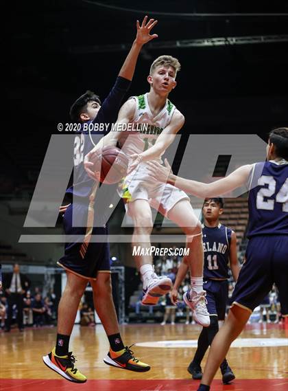 Thumbnail 1 in Delano vs. Kingsburg (CIF D4 Central Section Championship) photogallery.