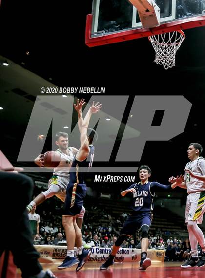 Thumbnail 1 in Delano vs. Kingsburg (CIF D4 Central Section Championship) photogallery.