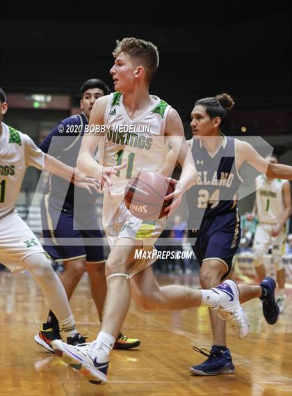 Thumbnail 2 in Delano vs. Kingsburg (CIF D4 Central Section Championship) photogallery.