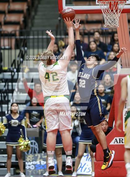 Thumbnail 1 in Delano vs. Kingsburg (CIF D4 Central Section Championship) photogallery.