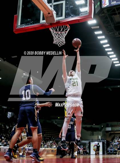 Thumbnail 1 in Delano vs. Kingsburg (CIF D4 Central Section Championship) photogallery.