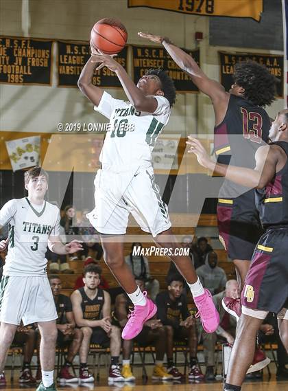 Thumbnail 1 in Holy Trinity vs Mt. Vernon (New York Holiday Invitational) photogallery.
