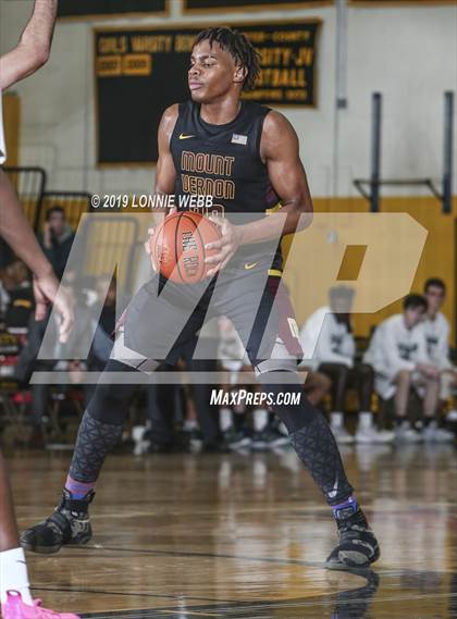 Thumbnail 2 in Holy Trinity vs Mt. Vernon (New York Holiday Invitational) photogallery.