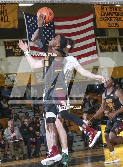 Thumbnail 3 in Holy Trinity vs Mt. Vernon (New York Holiday Invitational) photogallery.