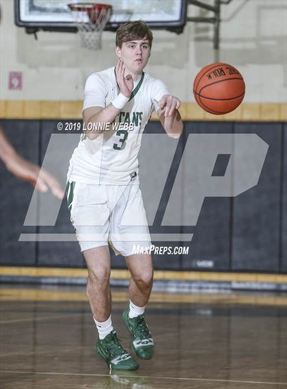 Thumbnail 1 in Holy Trinity vs Mt. Vernon (New York Holiday Invitational) photogallery.
