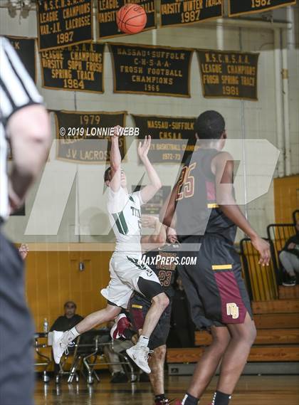 Thumbnail 3 in Holy Trinity vs Mt. Vernon (New York Holiday Invitational) photogallery.